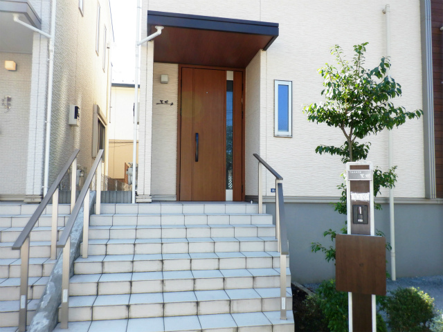 東寺尾六丁目戸建 エントランス